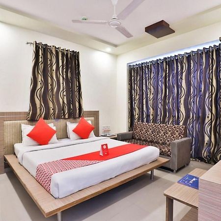 Hotel The Grand Pritam Gandhinagar Buitenkant foto