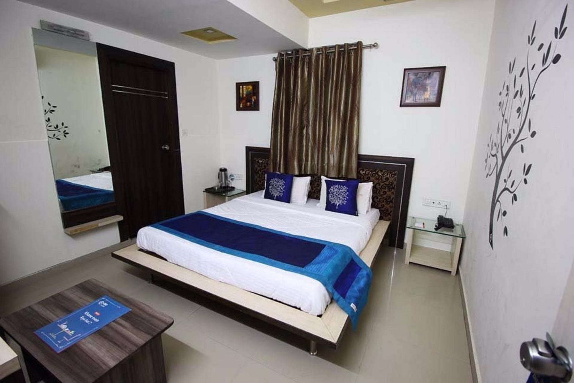 Hotel The Grand Pritam Gandhinagar Buitenkant foto