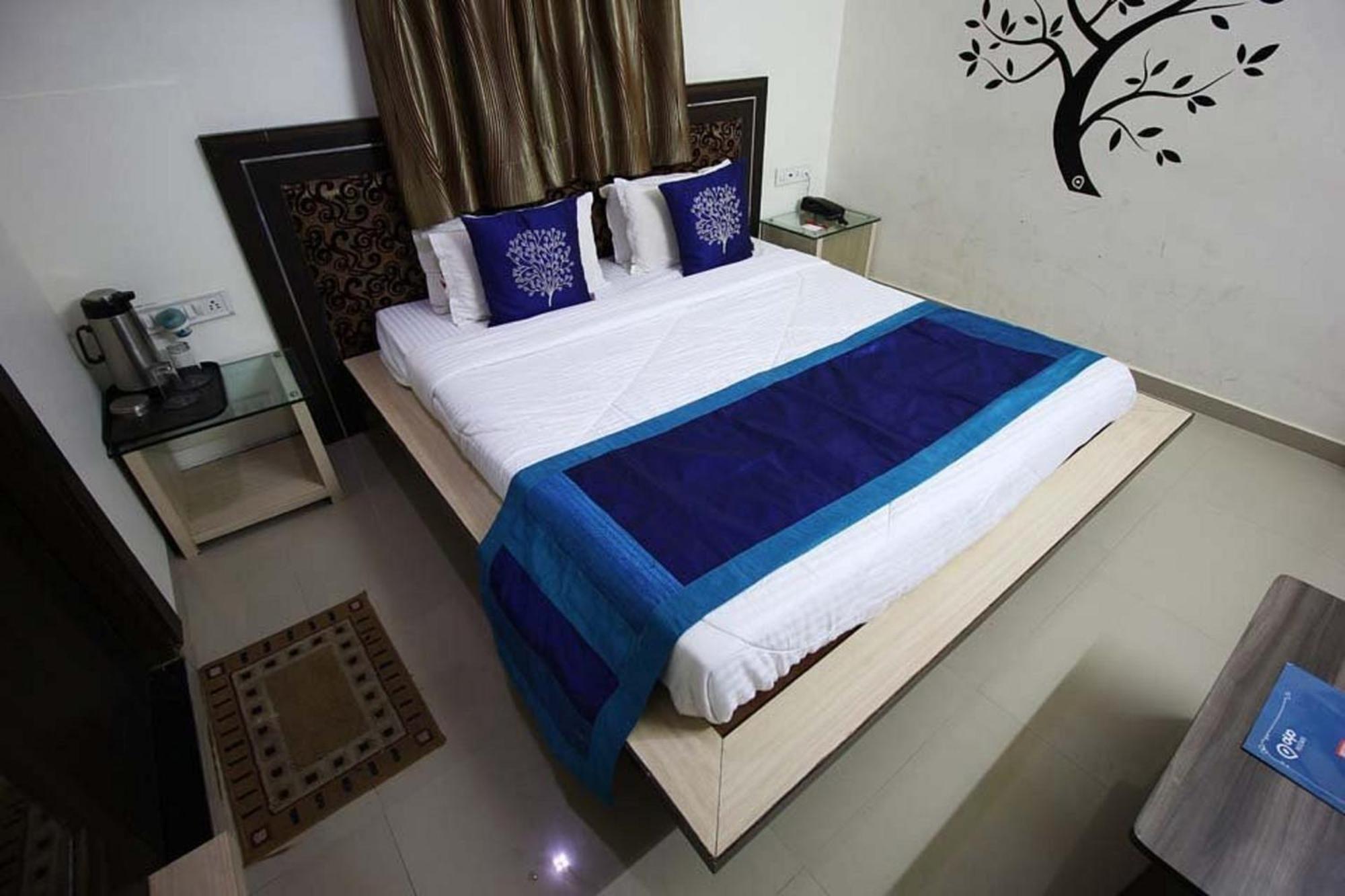 Hotel The Grand Pritam Gandhinagar Buitenkant foto