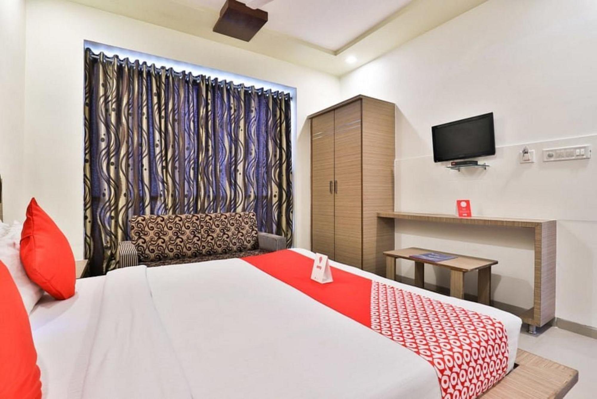 Hotel The Grand Pritam Gandhinagar Buitenkant foto